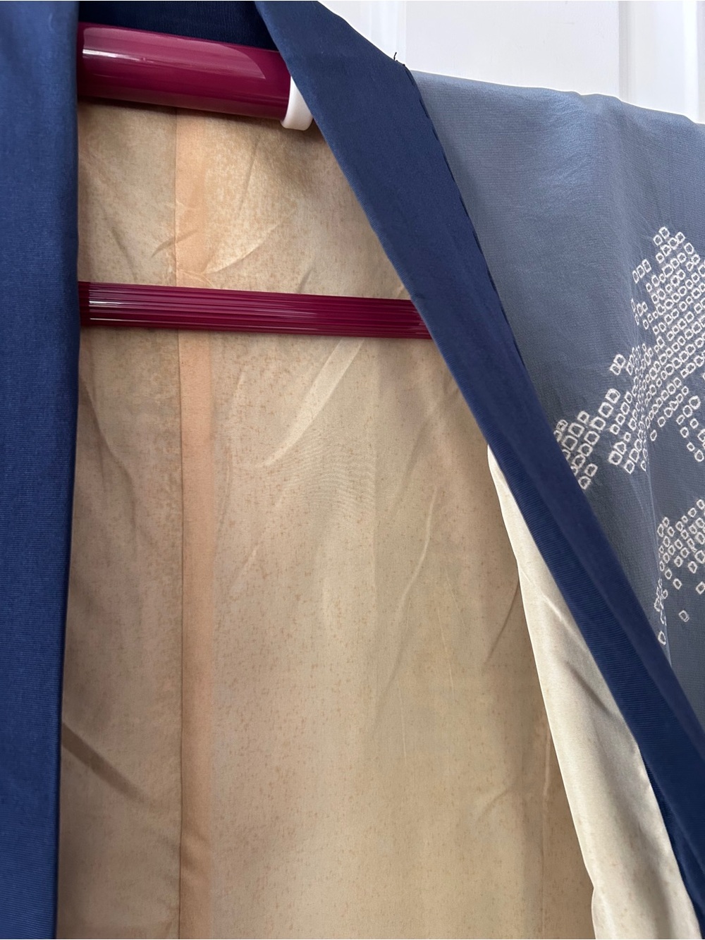 Mens Silk Kimono, Ombré Dyed with Kanoko Shibori Detail - Picture 9 of 10